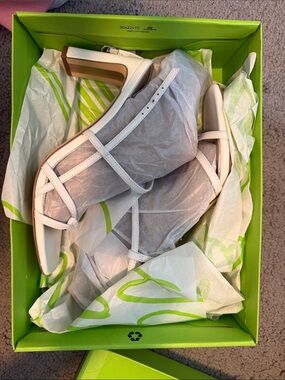 BRAND NEW Sam Edelman White Strappy Women's Sandals